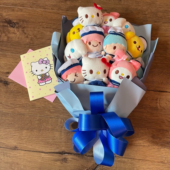 SANRIO-Imported (NWOT) Large Character Plush Bouquet with Greeting Card - Picture 15 of 15